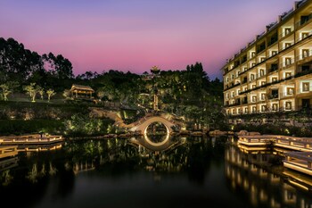 sheraton maoming hot spring resort
