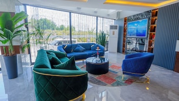 luxury airport hotel