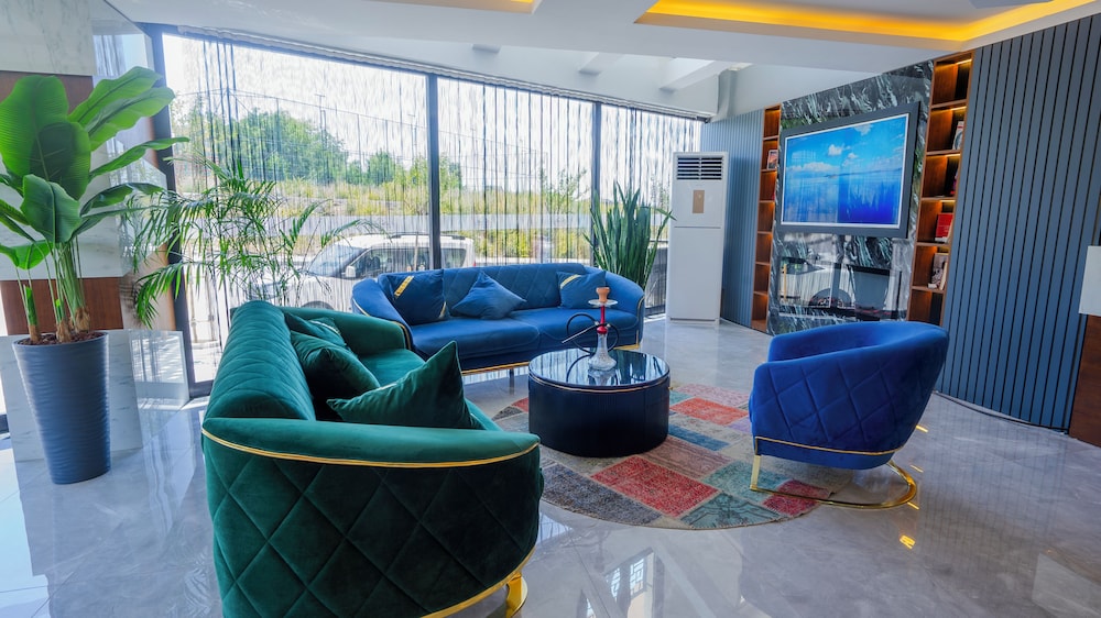 luxury airport hotel