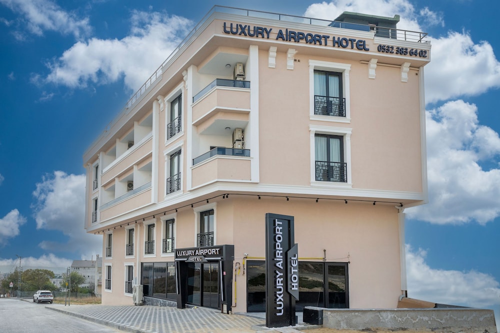 luxury airport hotel