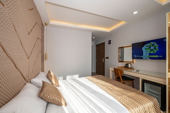 luxury airport hotel