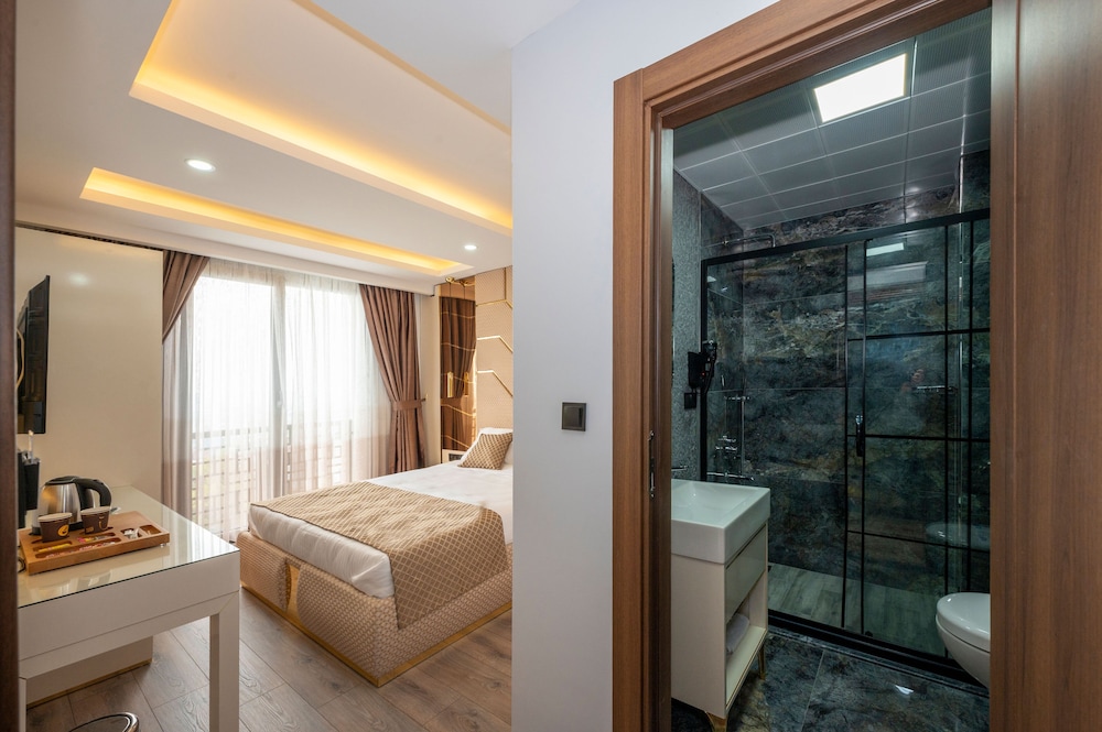 luxury airport hotel