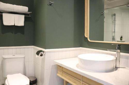 the quarter chaophraya by uhg