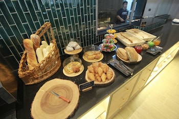 the quarter chaophraya by uhg