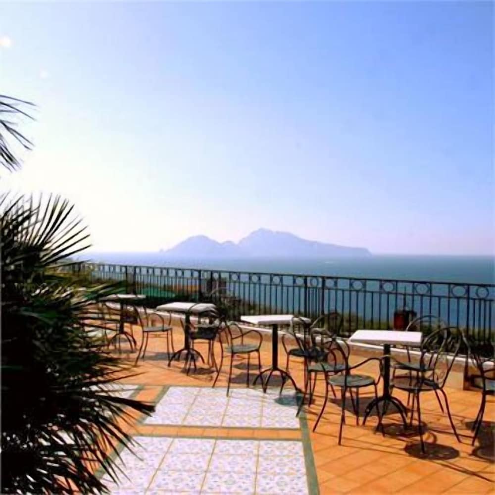 hotel villa pina antico francischiello