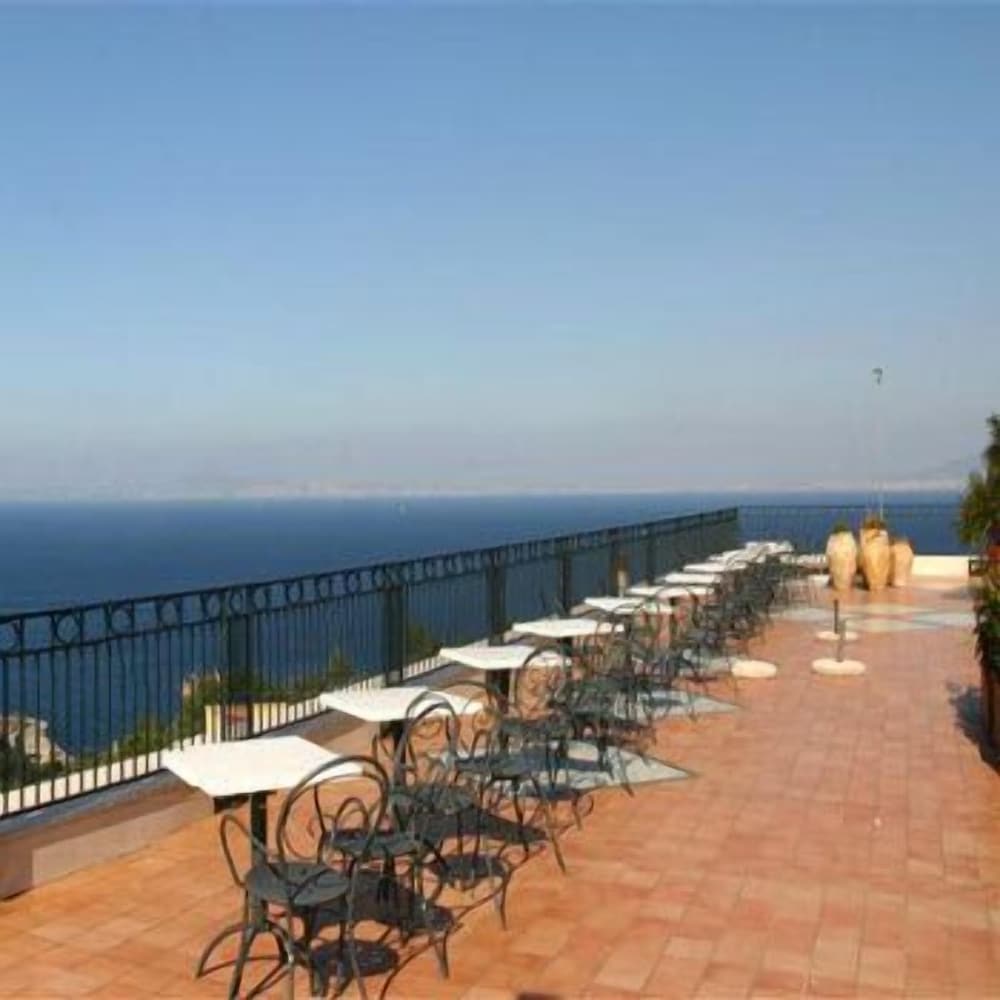 hotel villa pina antico francischiello