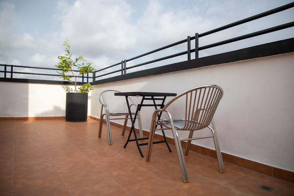 impeccable 1 bedroom furnished apartment in accra