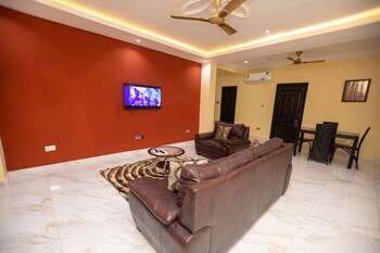 impeccable 1 bedroom furnished apartment in accra