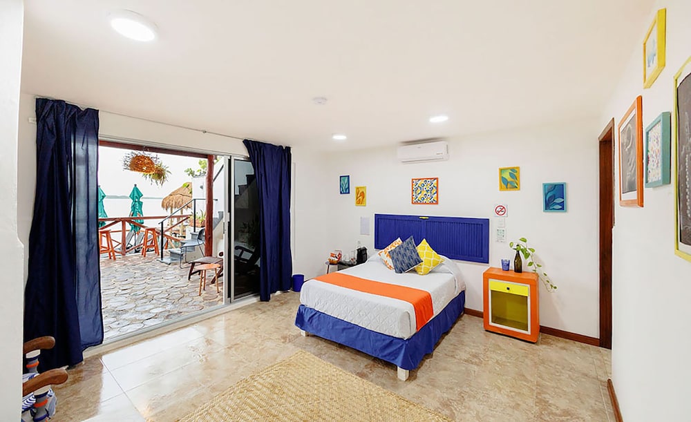 el buho lagoon bacalar