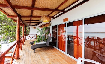 el buho lagoon bacalar