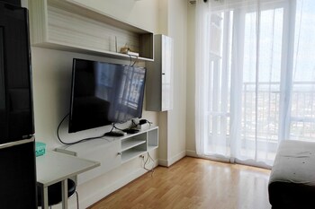 cozy stay and homey 2br vida view apartment