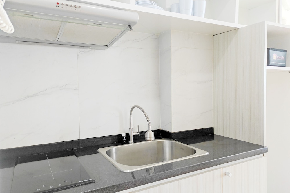 cozy stay and homey 2br vida view apartment