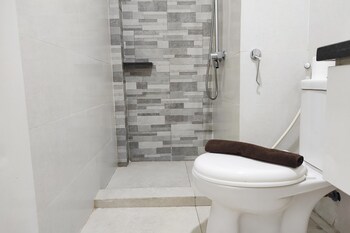 cozy stay and homey 2br vida view apartment