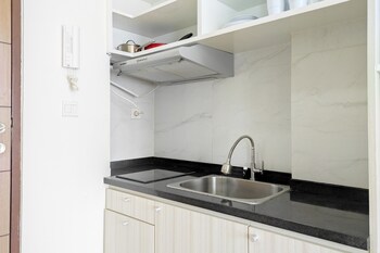 cozy stay and homey 2br vida view apartment