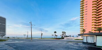 1915 Beach Club,,2 star