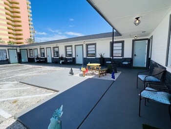 1915 Beach Club,,2 star