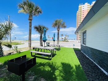 1915 Beach Club,,2 star