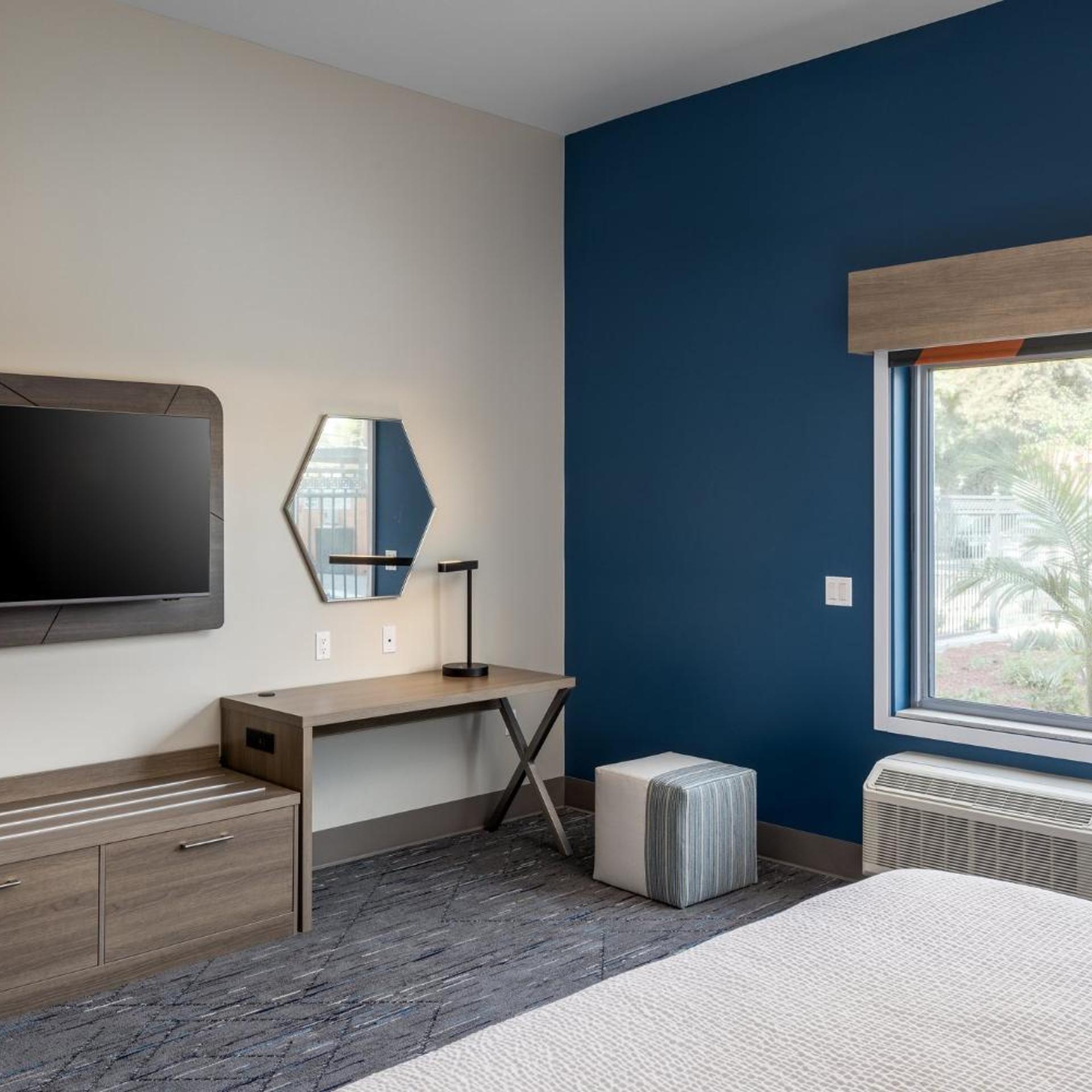holiday inn express and suites hawaiian gardens an ihg hotel