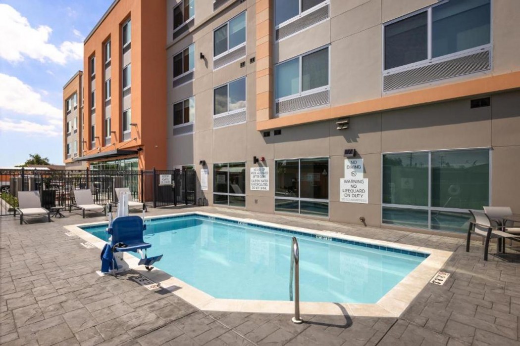 holiday inn express and suites hawaiian gardens an ihg hotel