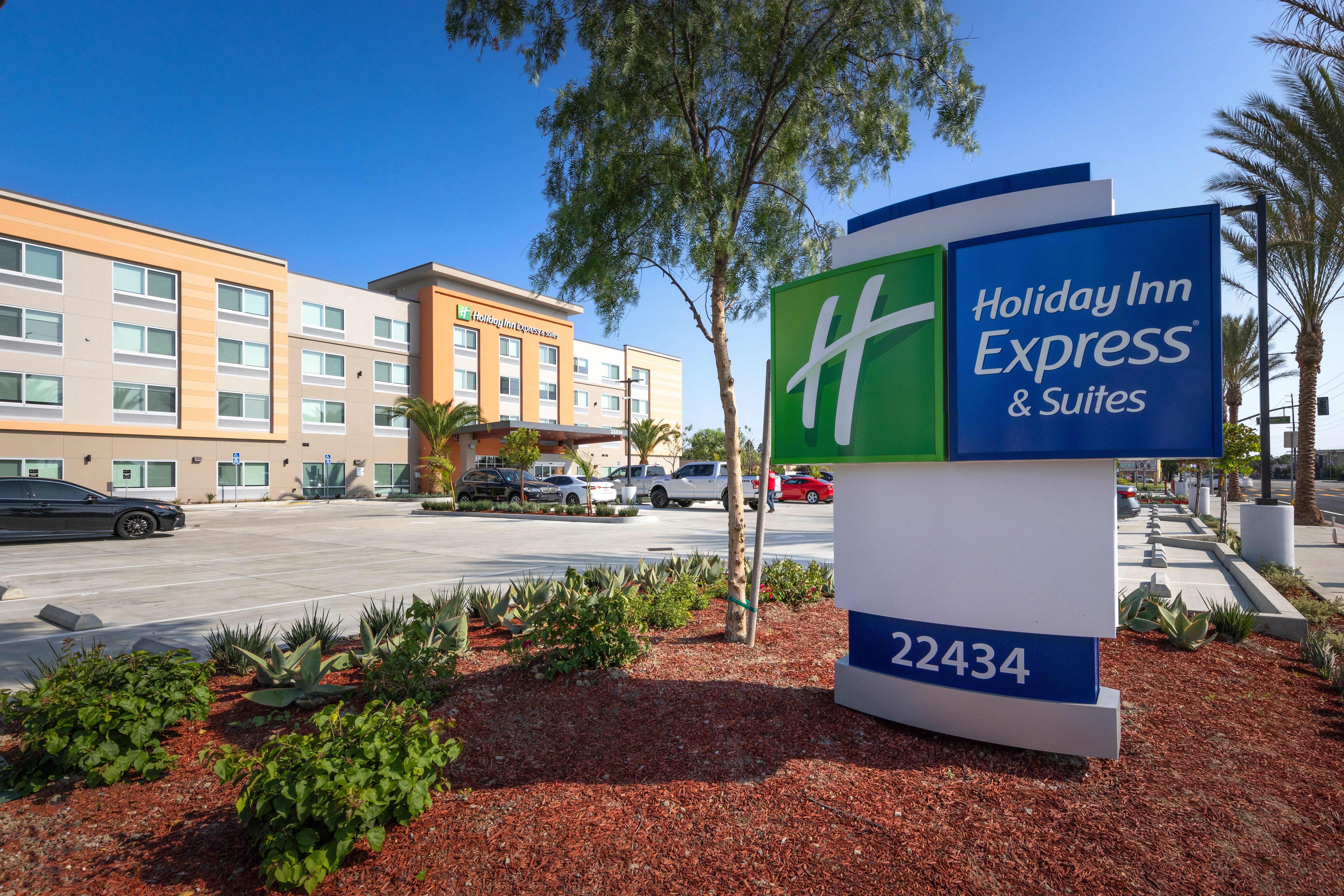 holiday inn express and suites hawaiian gardens an ihg hotel