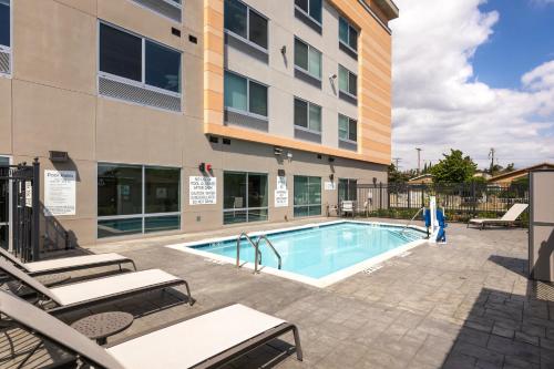 holiday inn express and suites hawaiian gardens an ihg hotel