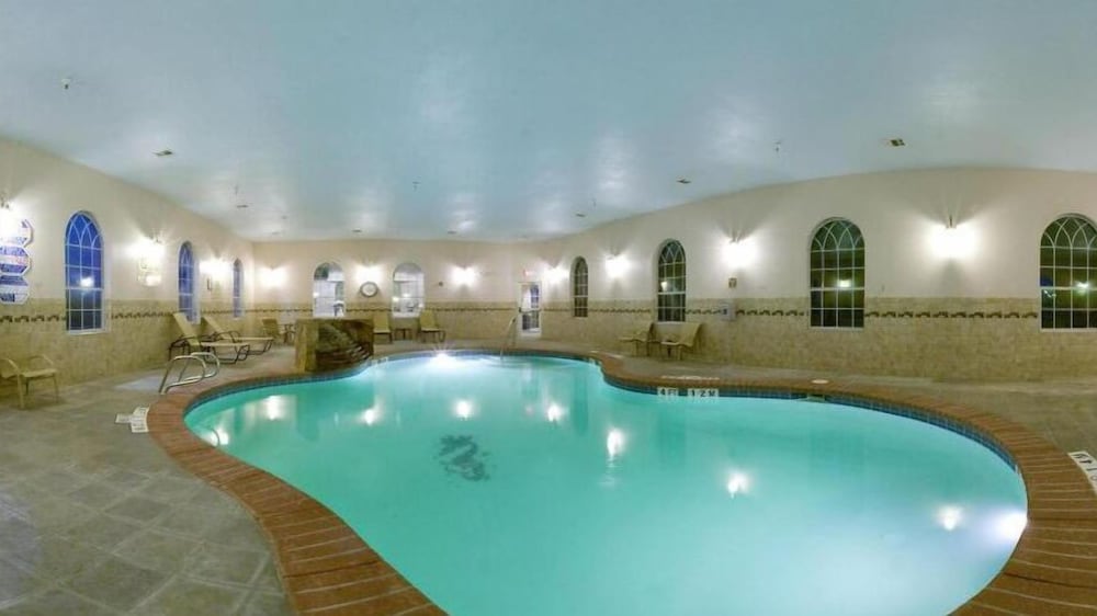 holiday inn express and suites levelland by ihg