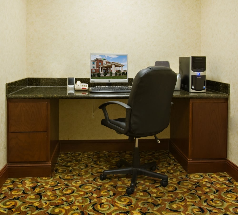 holiday inn express and suites levelland by ihg