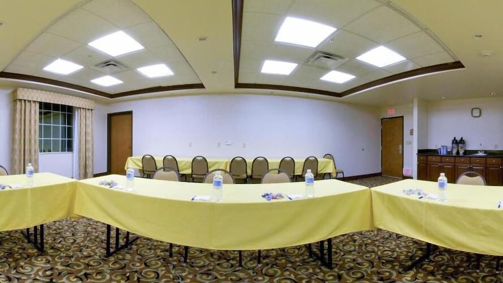holiday inn express and suites levelland by ihg