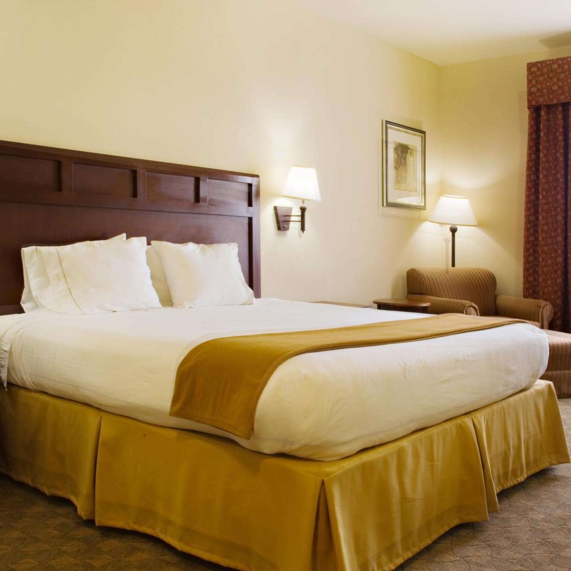 holiday inn express and suites levelland by ihg