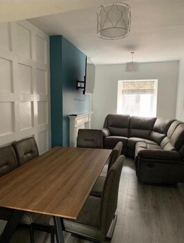 6 eyre square lane