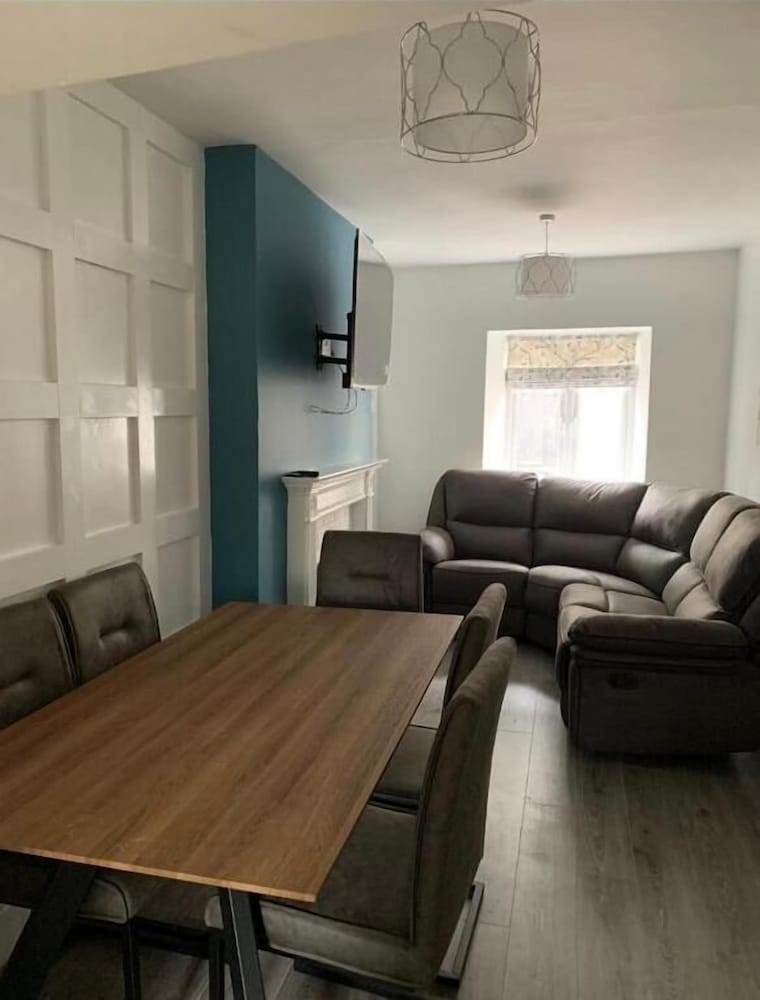 6 eyre square lane