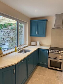 6 eyre square lane