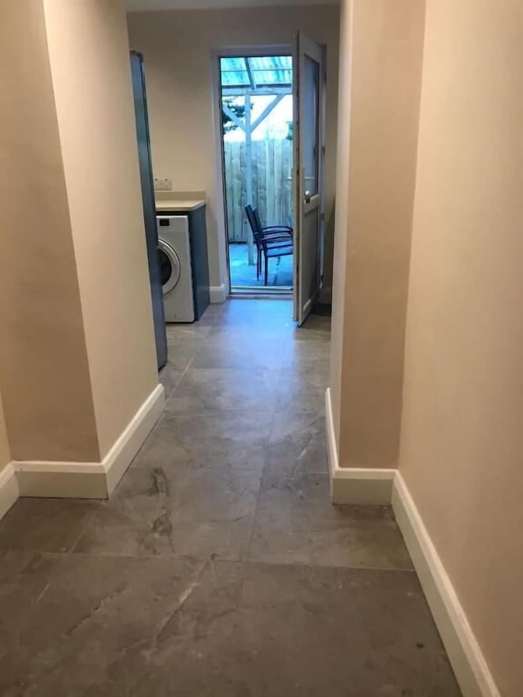 6 eyre square lane