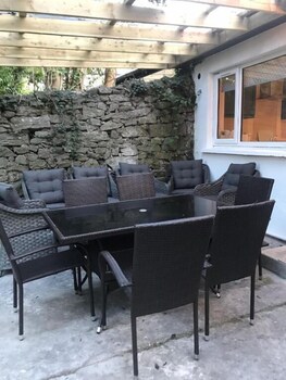 6 eyre square lane