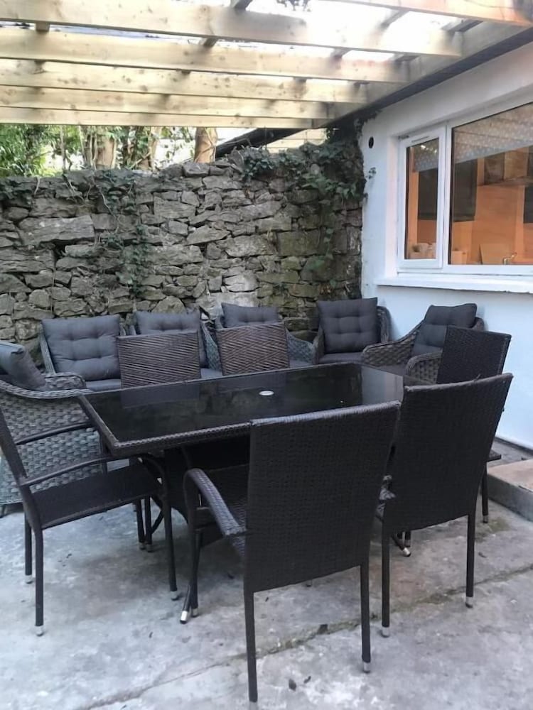 6 eyre square lane