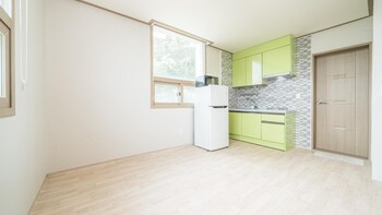 tongyoung sandeulhae healling pension