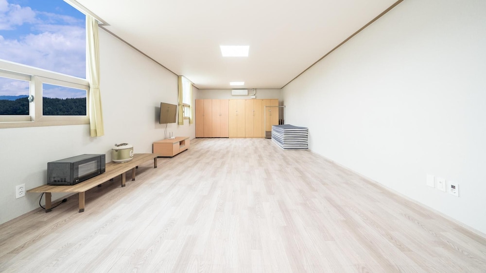 tongyoung sandeulhae healling pension