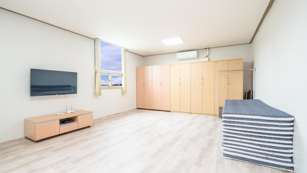 tongyoung sandeulhae healling pension