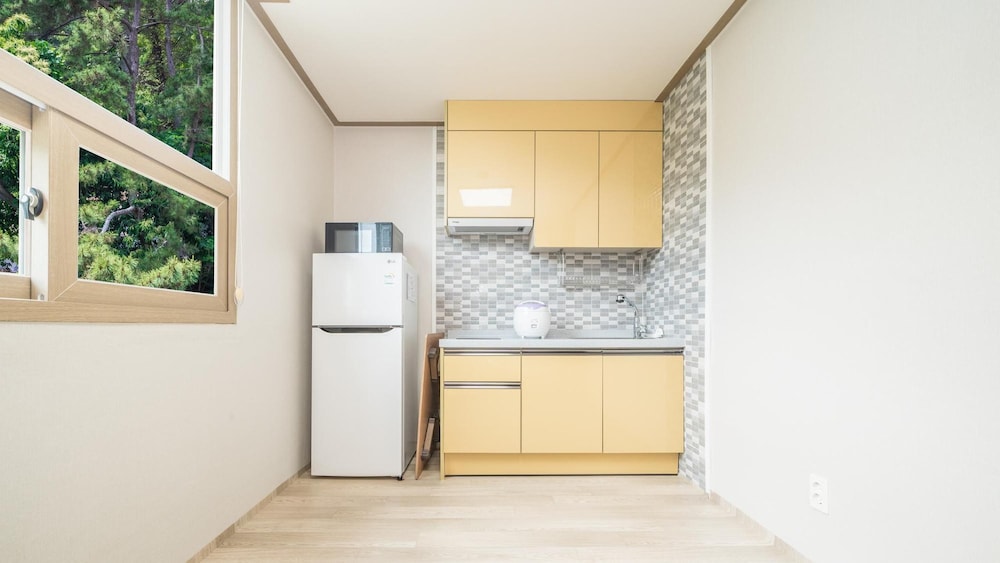 tongyoung sandeulhae healling pension