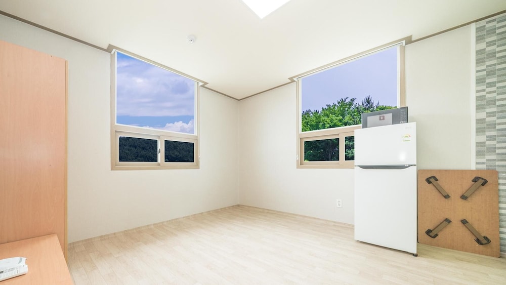 tongyoung sandeulhae healling pension