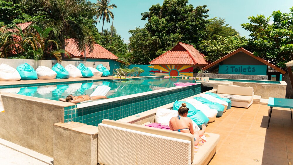 bodega pool party koh phangan