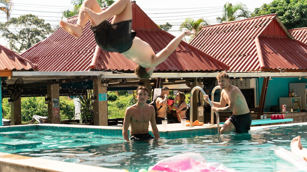 bodega pool party koh phangan