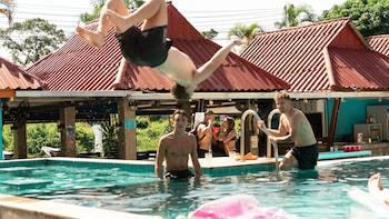 bodega pool party koh phangan