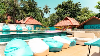 bodega pool party koh phangan