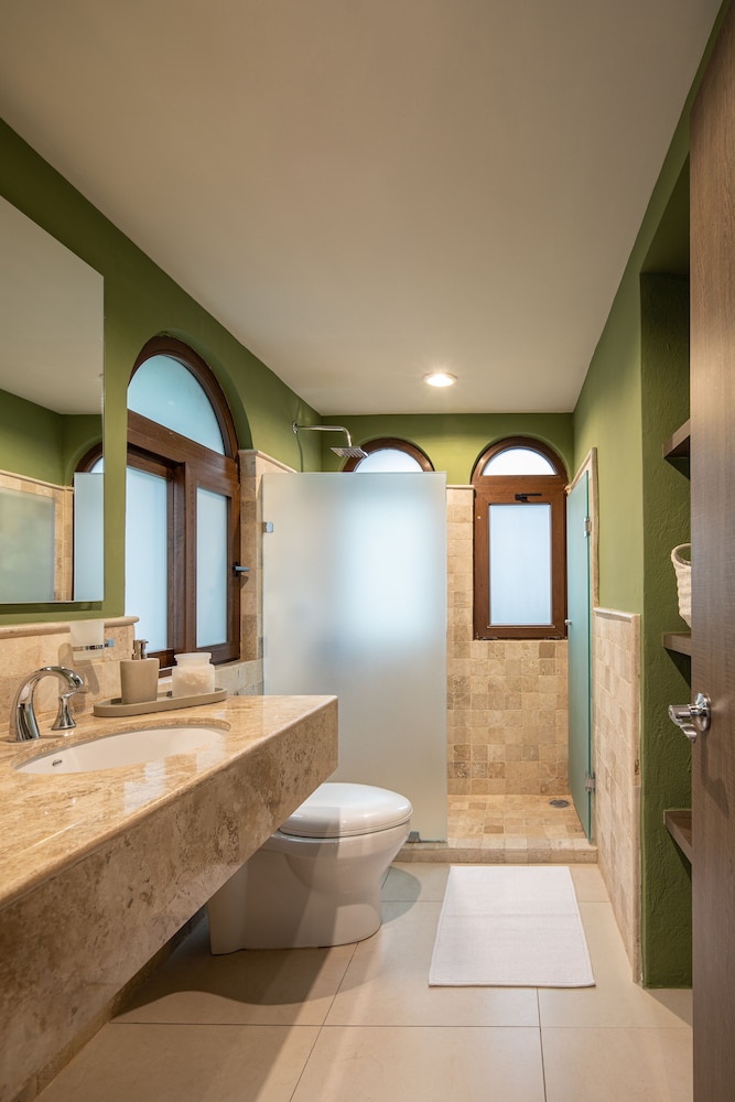 holt boutique 2br puente viejo residencial