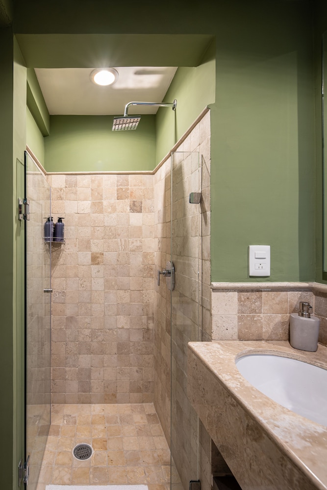 holt boutique 2br puente viejo residencial