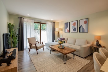 holt boutique 2br puente viejo residencial