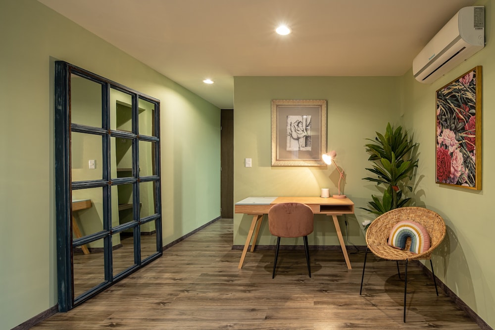 holt boutique 2br puente viejo residencial
