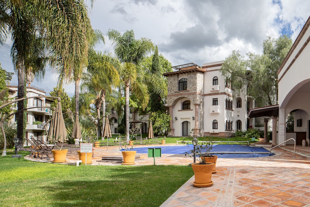 holt boutique 2br puente viejo residencial