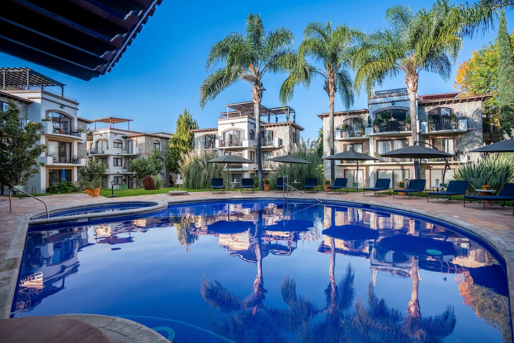 holt boutique 2br puente viejo residencial